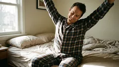 8 jednoduchých cviků, které můžete dělat vsedě na posteli: Začněte ráno bez spěchu a ztuhlosti
