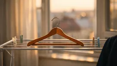 Jak sušit školní uniformu po praní, aby se nemačkala a držela tvar