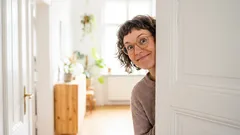 6 věcí, které byste neměli dělat při návštěvě u někoho – pravidla etikety