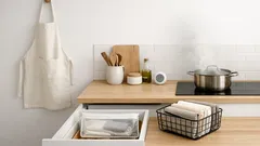 Zástěra už se neztratí: 3 chytré způsoby, jak ji mít po ruce a bez zápachu