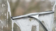 Deset let jsem myl okna špatně: profesionální metoda bez šmouh