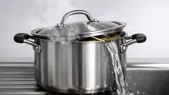 3 chytré triky s párátkem, které vám usnadní vaření i úklid