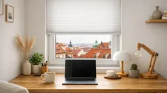 Plisovaná roleta bez vrtání: rychlé stínění malého okna, které zvládnete za pár minut