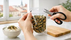 Trik s nůžkami: jak otevřít zip sáček s furikake bez boje a bez nehtů